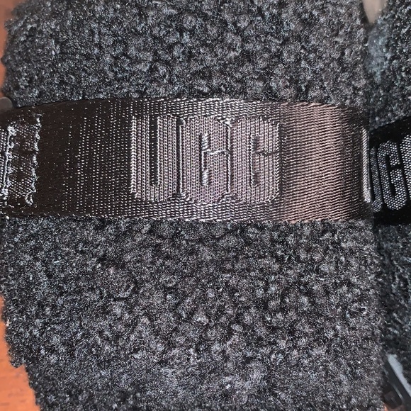 UGG BRAND NEW IN BOX & GORGEOUS SIZE 8 FLUFFITA JET BLACK SLIDES - Picture 3 of 13